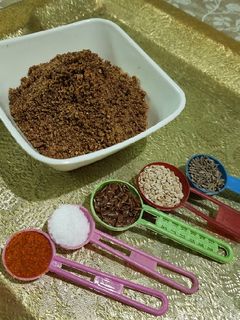 तिळ चटणी (til chutney recipe in marathi) रेसिपी चे मुख्य फोटो