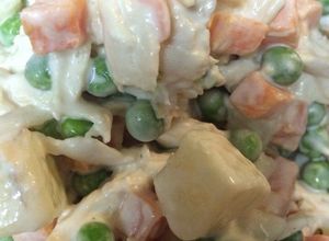 Una foto de Ensalada rusa de pollo