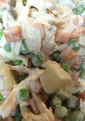 Una foto de Ensalada rusa de pollo