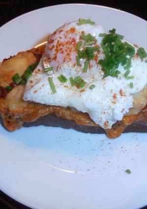 Φωτογραφία της συνταγής Σάντουιτς “Monte Cristo Benedict”. Για τη γιορτή σας μπαμπάδες