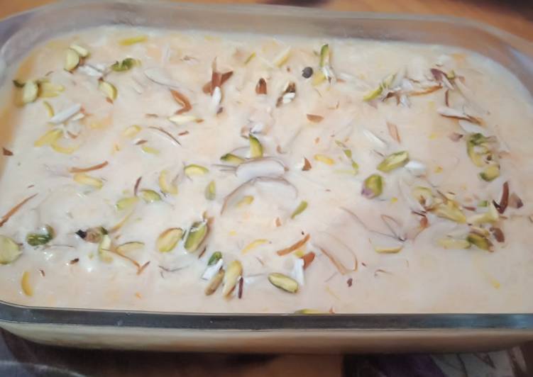 Recipe of Quick Rabdi mango cake
