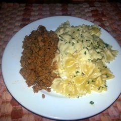 A picture of Mac and cheese pasta.