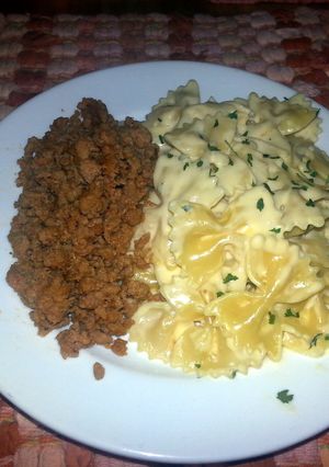 A picture of Mac and cheese pasta.