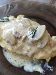 Keto parmezános, tejszínes csirkemell recept fotója