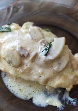 Keto parmezános, tejszínes csirkemell recept fotója