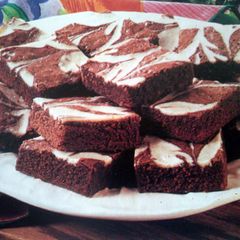 A picture of One Bowl Cream Cheese Brownies.