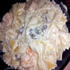 A picture of extra creamy bow tie shrimp alfredo.