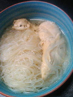 Una foto de Sopa de pollo con fideos chinos