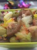 Ensalada de espárragos, tomate y aceitunas