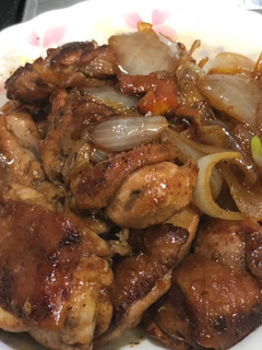 洋蔥嫩煎雞腿肉 的食譜成品照片
