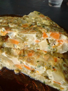 Una foto de Tortilla de vegetales  enlatados