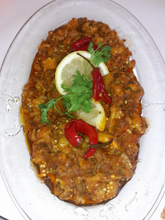 Una foto de Ensalada marroquí 🍆 con berenjenas