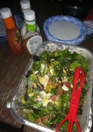 A picture of Spring salad with walnuts and goat cheese.