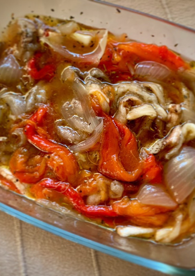 Una foto de Verduras asadas con tomate y cebolla dulce - Receta de batch cooking