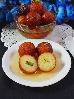 गुलाब जामुन(Gulabjamun Recipe in hindi) रेसिपी मुख्य फोटो