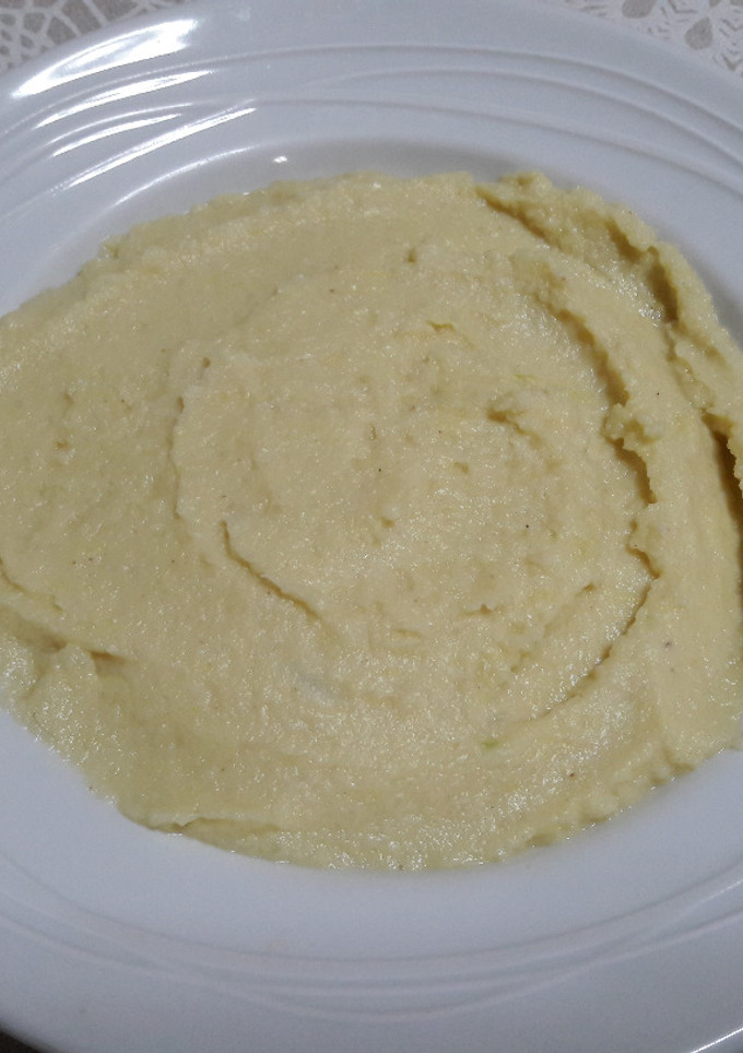 Una foto de Crema de coliflor y patata vegana