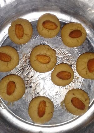A picture of Peda (Indian milk sweets).