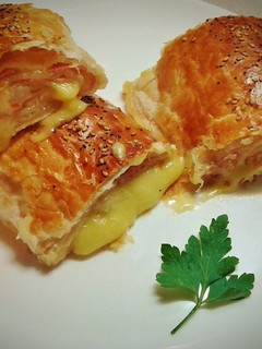 Foto principal de Hojaldre relleno de york y queso