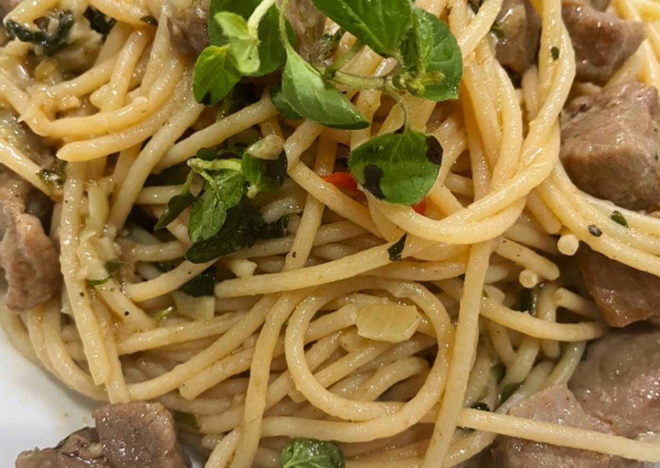 Spaghetti aglio e olio with saikoro wagyu, rumahan rasa resto
