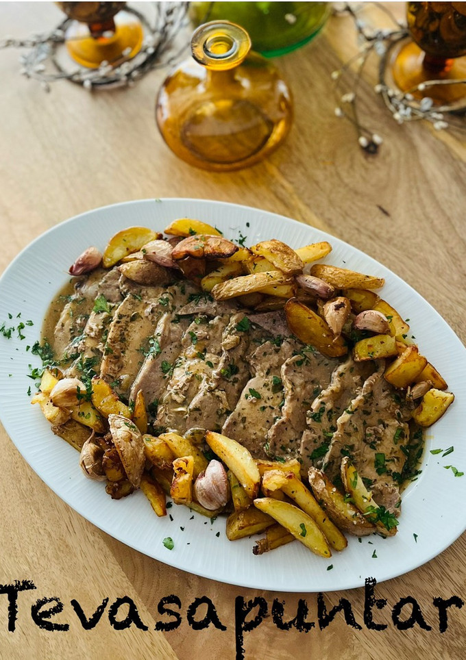 Una foto de Lomo de cerdo en salsa 🐽 🍀 🧄 🥃