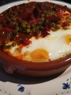 Una foto de Huevos a la cazuela