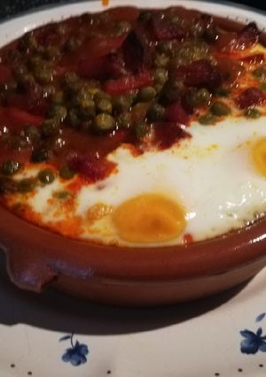 Una foto de Huevos a la cazuela