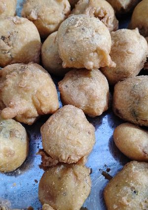 आलू बोंडा (aloo bonda recipe in Hindi) रेसिपी मुख्य फोटो
