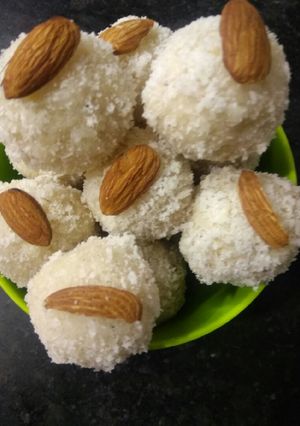 A picture of Homemade coconut laddo.