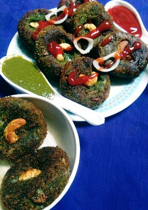 पालक के कबाब साथ पालक की चटनी रेसिपी मुख्य फोटो