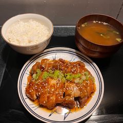 A picture of Teriyaki Chicken (照り焼きチキン).