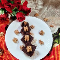 A picture of Walnut chocolate Burfi.