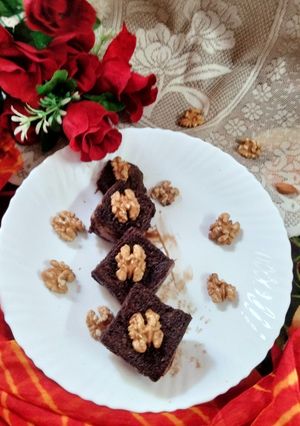 A picture of Walnut chocolate Burfi.