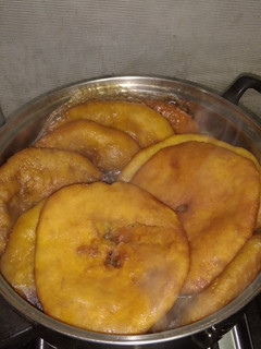 Una foto de Sopaipillas fritas y con chancaca