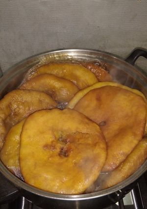 Una foto de Sopaipillas fritas y con chancaca
