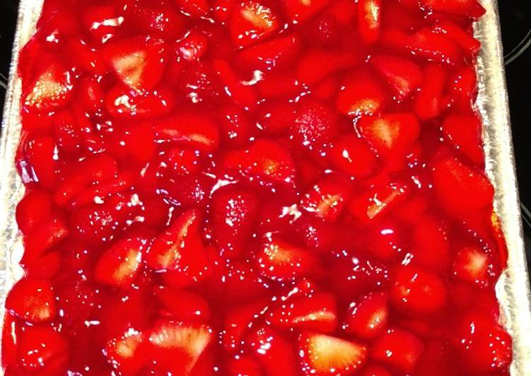 Simple Way to Prepare Homemade Strawberry Delight Cake