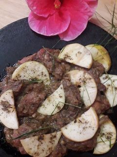 আপেল চিকেন(Apple chicken recipe in bengali) রেসিপির প্রধান ছবি