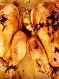 Picantones al horno con cítricos, ajo y tomillo
