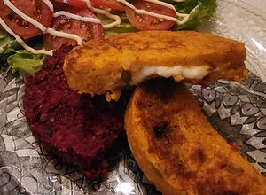 Una foto de Hamburguesas de zapallo cabutiá 🎃 y arroz 🍚. Con centro de muzzarella 🫠