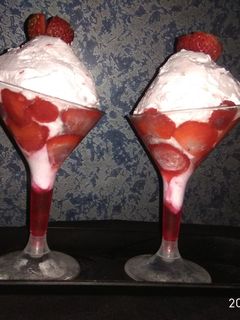स्ट्रॉबेरी क्रीम (Strawberry Cream recipe in Hindi) रेसिपी मुख्य फोटो
