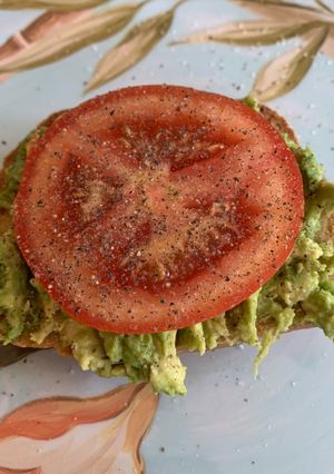 A picture of Avocado Toast w/ Tomato.