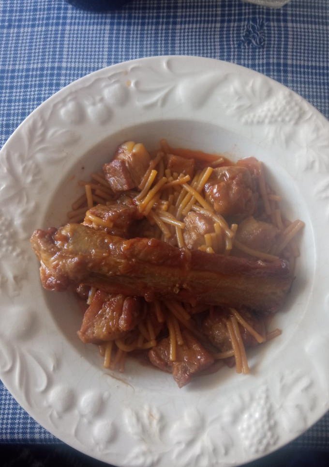 Una foto de Meloso de fideos con costilla