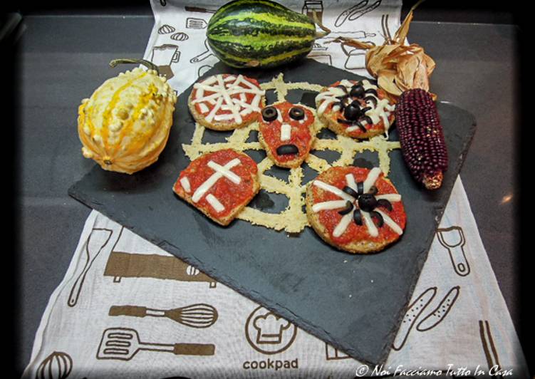 Pizzette di polenta di Halloween