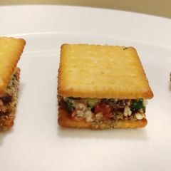 A picture of Googly sandwich.