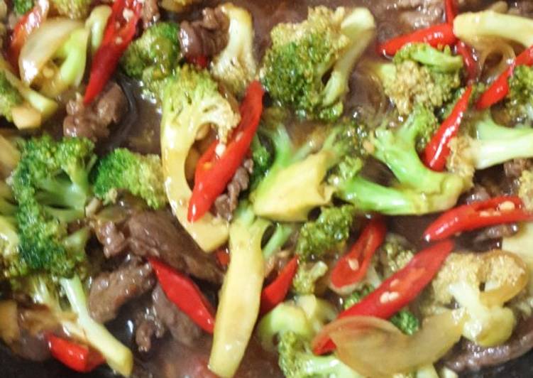 Cara Mudah Memasak Brokoli tumis daging sapi Enak - Dapur Emak
