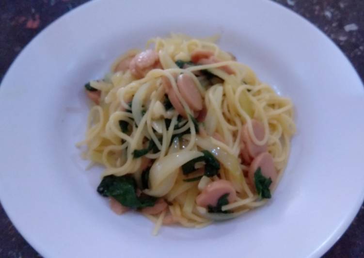 Langkah Mudah untuk Menyiapkan Spaghetti Oglio With Sausage &amp; Spinach / Sosis &amp; Bayam Anti Gagal