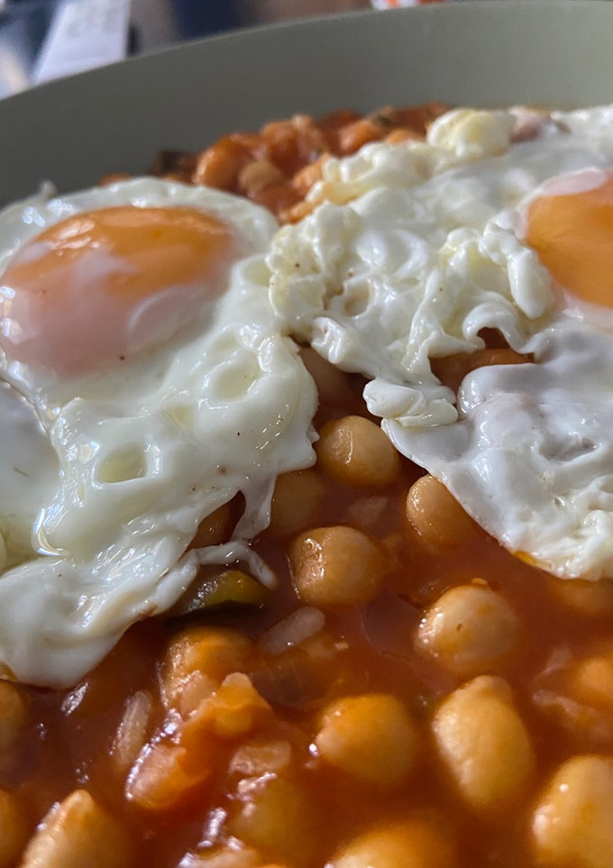 Una foto de Pisto con garbanzos