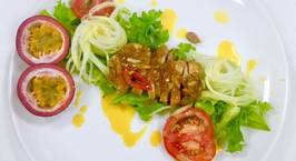 Hình ảnh món Gà áp chảo sốt chanh leo, kèm salad