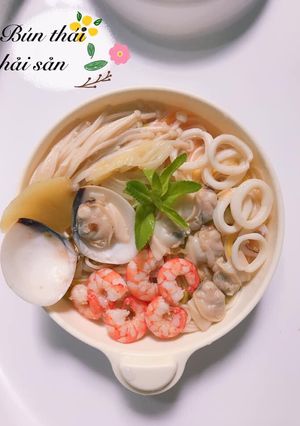 Hình của món Bún thái hải sản cho bé.