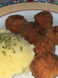 Ungarische Frikadellen mit Kartoffelpüree Rezepthauptbild