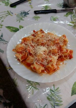 Una foto de Ravioles de ricota y jamón
